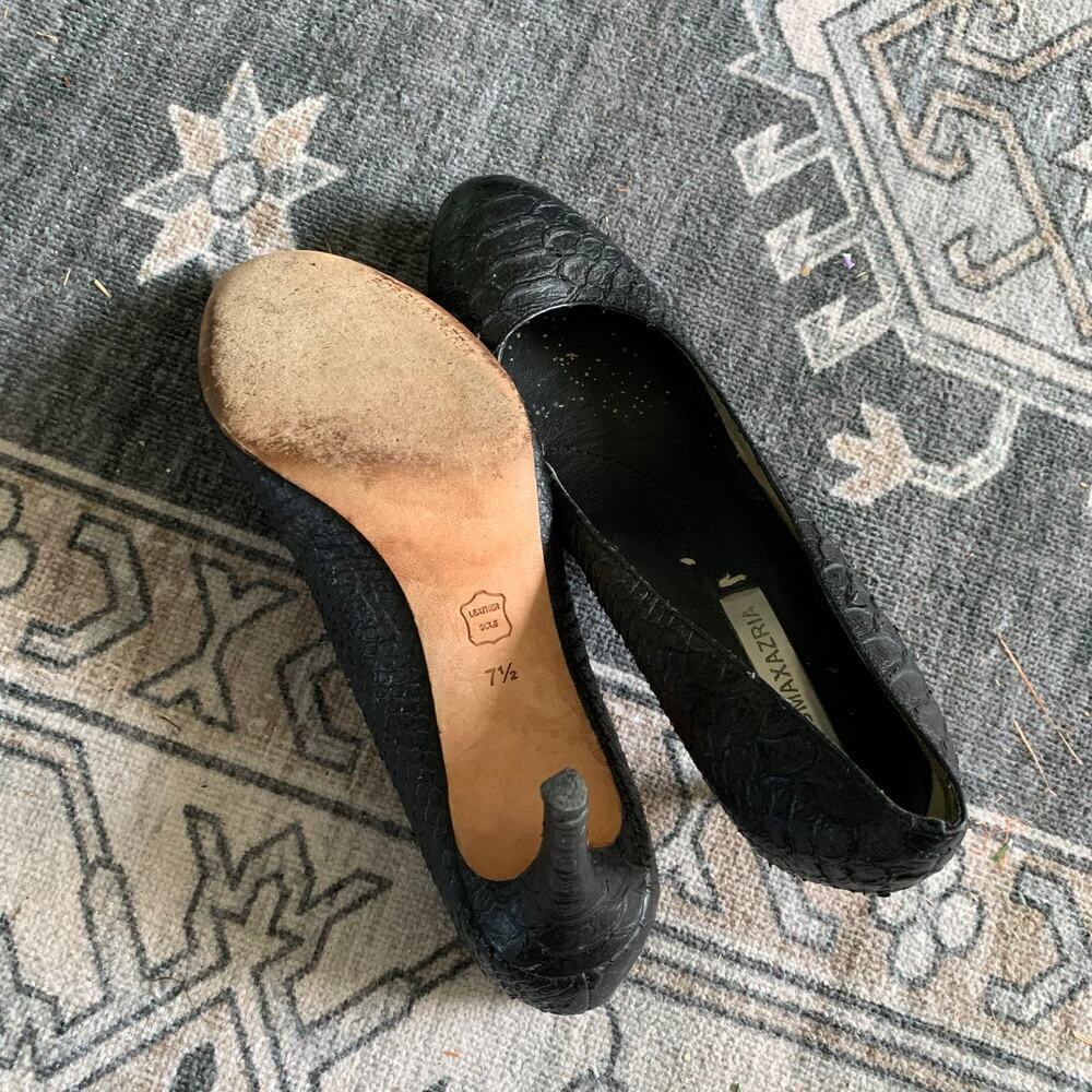 BCBG Maxazaria Snake Embossed Pumps Size 7.5 - Picture 3 of 4
